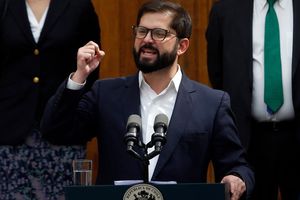 Gabriel Boric: Niño acaparó las miradas durante discurso del presidente de Chile