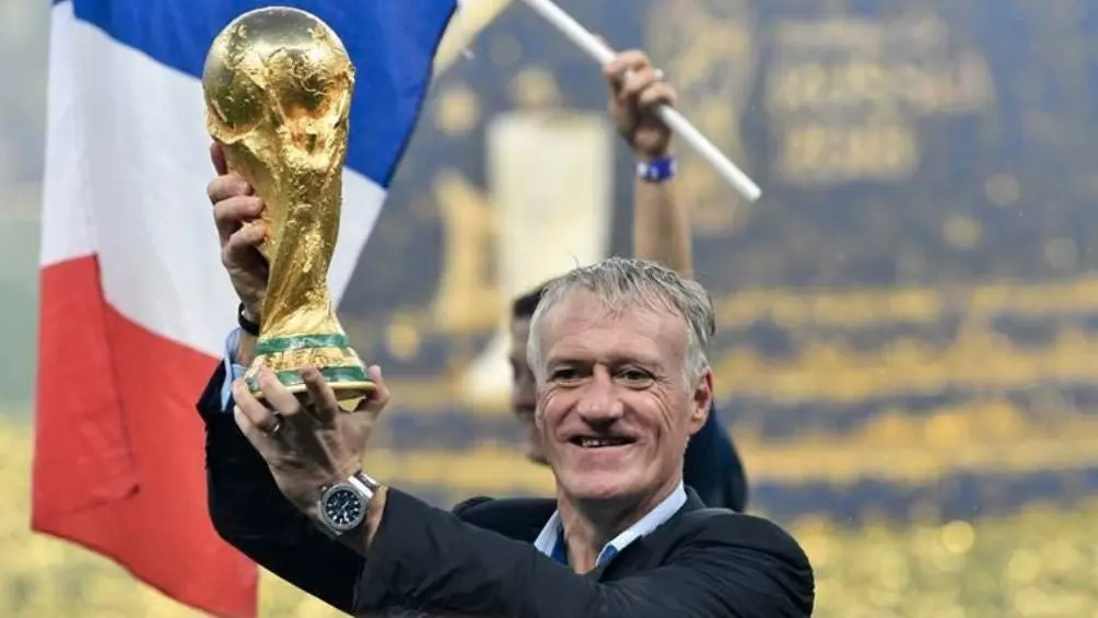 Deschamps levantando la Copa en Rusia 2018