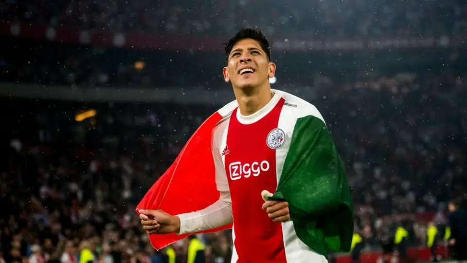Edson Álvarez: Ajax rechazó 'jugosa' oferta por el mexicano del Newcastle
