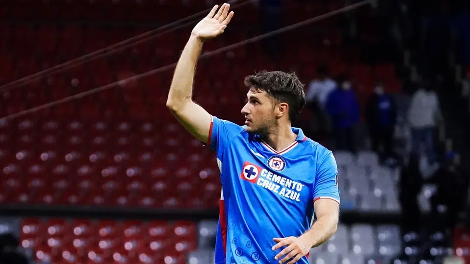Cruz Azul: Santi Giménez regresó a La Noria para despedirse de compañeros y afición celeste