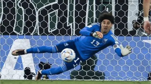 Selección Mexicana: Se les va la señal antes de que Ochoa detuviera el penal de Lewandowski