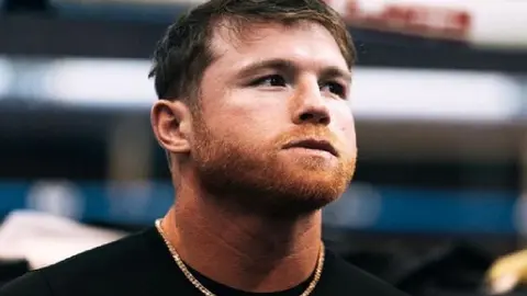 MNF México: Canelo Álvarez ‘oficializó’ volado previo al Arizona vs 49ers en el Estadio Azteca