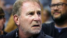Directora de la National Basketball Players Association exigió suspensión a Robert Sarver de por vida