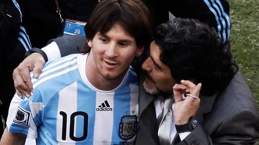 Messi y Maradona juntos en el Mundial del 2010 | AP