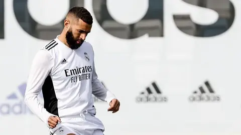 Real Madrid: Benzema regresó a los entrenamientos y podría jugar el domingo