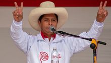 Perú: Detienen a Pedro Castillo tras ser destituido como presidente y la crisis del país aumenta