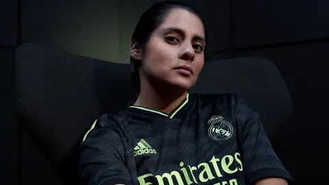 Kenti Robles brilló en el clip de la presentación del tercer uniforme del Real Madrid
