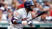 Video: A bateador de Astros no se le declaró out después del tercer strike