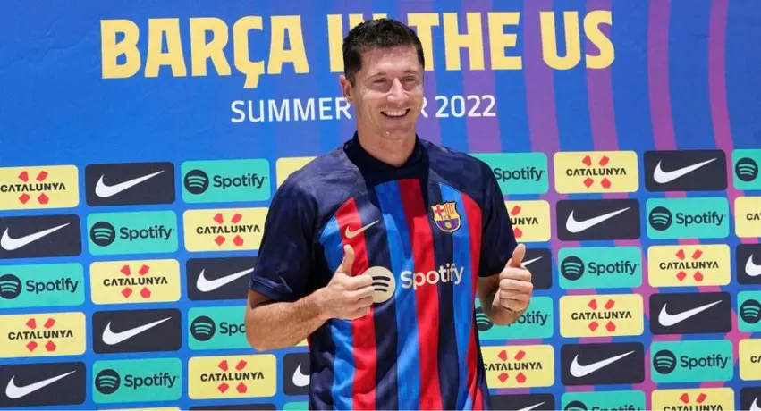 Barcelona: Suspendió venta de playeras de Lewandowski tras quedarse sin la letra W