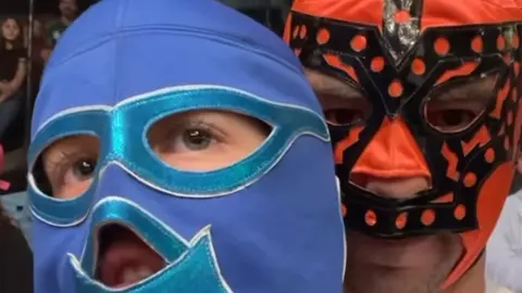 Checo Pérez: Visitó la Arena Coliseo para disfrutar de la Lucha Libre