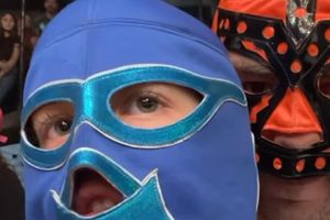 Checo Pérez: Visitó la Arena Coliseo para disfrutar de la Lucha Libre