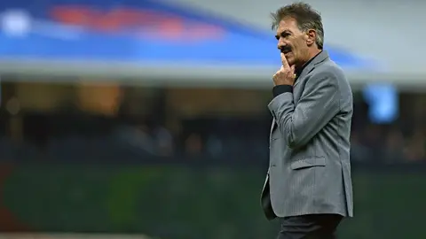 La Volpe: 'La Selección en los Mundiales se agranda, pero no sabemos jugar con presión'