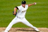 Manny Bañuelos: Tercer hold de la temporada en triunfo de Pirates