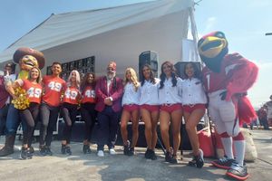 NFL: Porristas de los 49ers y Cardinals convivieron con niños del Hospital Shriners