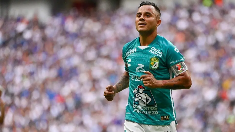 León: Montes reveló que su cuerpo ya no le da para driblar, por lo que busca otras maneras