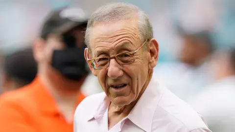 NFL: Dueño de Miami Dolphins fue suspendido; perderán selecciones del draft