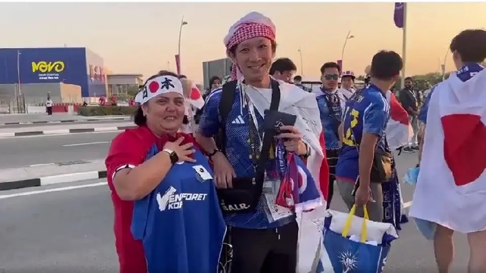Qatar 2022: Aficionada de Costa Rica devolvió una cartera perdida a japonés y la recompensan