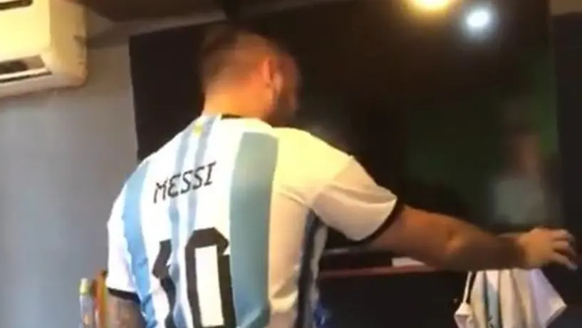 Argentina: Aficionado de la Albiceleste rompió su pantalla tras festejo de gol