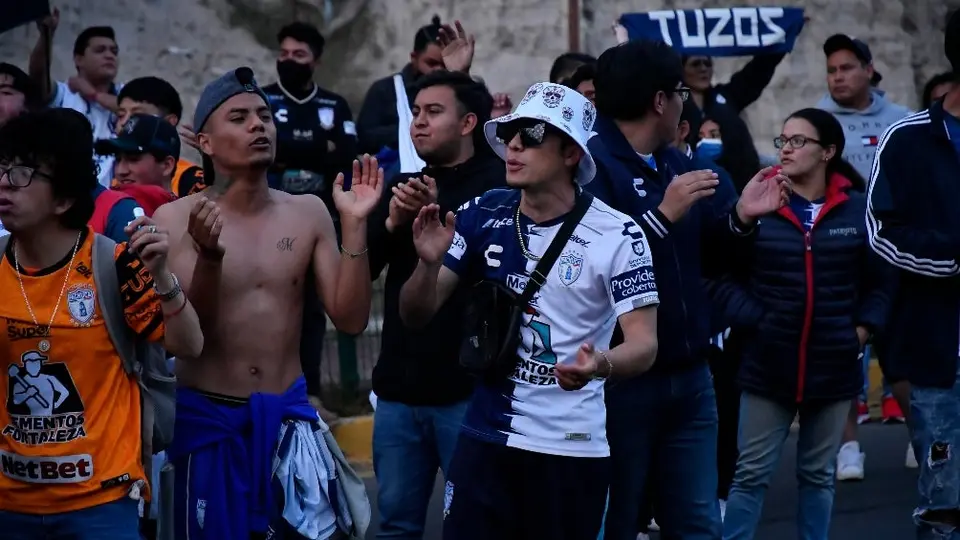 Pachuca trolleó a fan que rompió toldo de las bancas en festejo del triunfo de Tuzos sobre Tigres