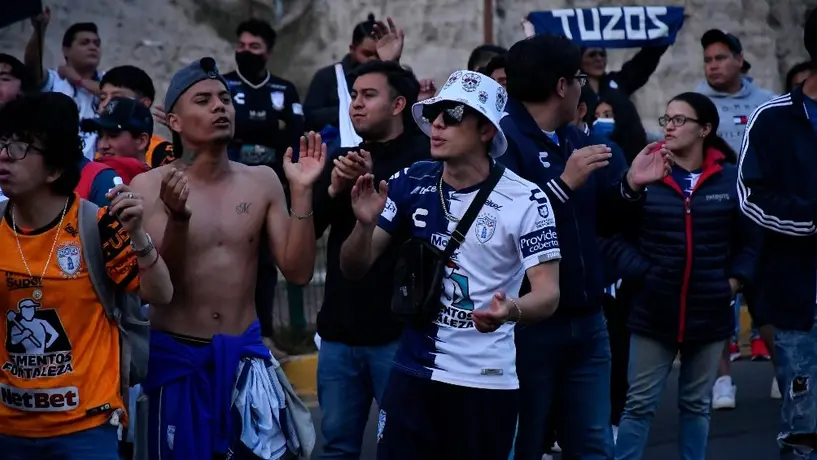 Pachuca trolleó a fan que rompió toldo de las bancas en festejo del triunfo de Tuzos sobre Tigres