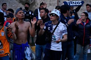 Pachuca trolleó a fan que rompió toldo de las bancas en festejo del triunfo de Tuzos sobre Tigres