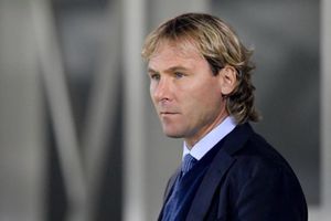 Juventus: Pavel Nedved fue sorprendido perreando con tres mujeres; se hizo viral en redes