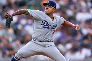 Julio Urías: El mexicano llegó a 500 ponches en Grandes Ligas y consiguió sexta victoria