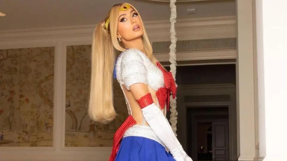 Paris Hilton: Encendió las redes con candente disfraz de halloween de Sailor Moon