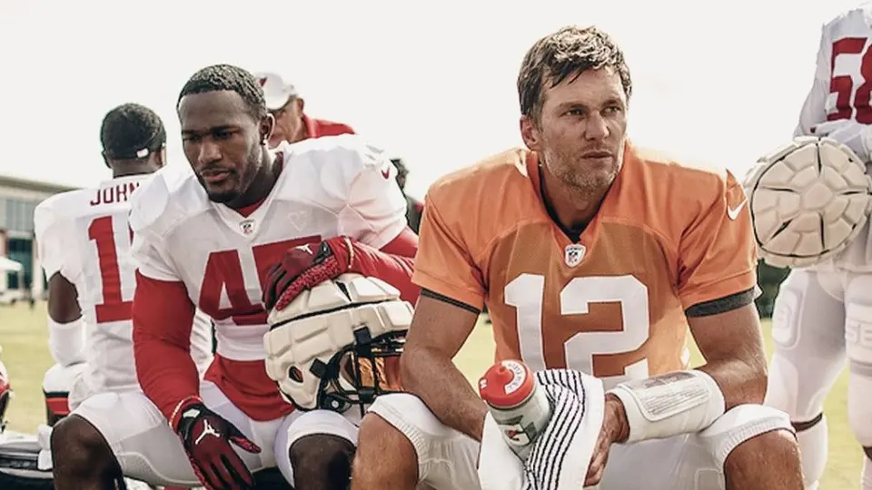 Buccaneers: Tom Brady se presenta a los entrenamientos con Tampa Bay