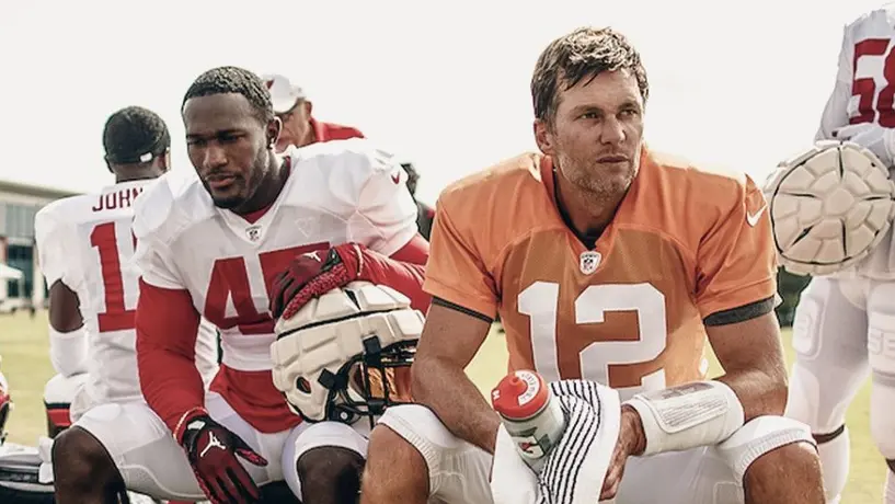Buccaneers: Tom Brady se presenta a los entrenamientos con Tampa Bay