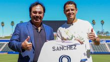 Hugo Sánchez visitó al Chicharito en instalaciones del Galaxy; ‘Leyendas’, destacó el club