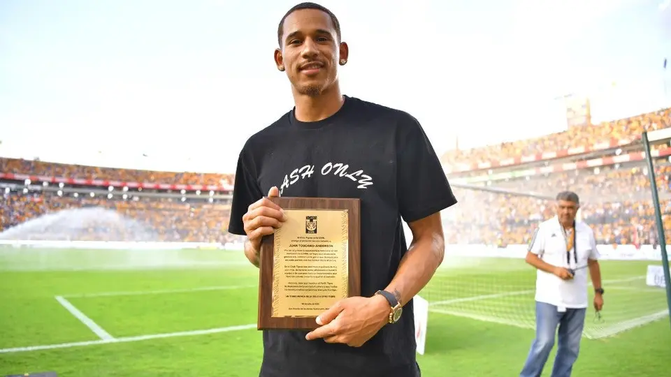 Tigres: Juan Toscano recibió reconocimiento de parte del club en el Volcán