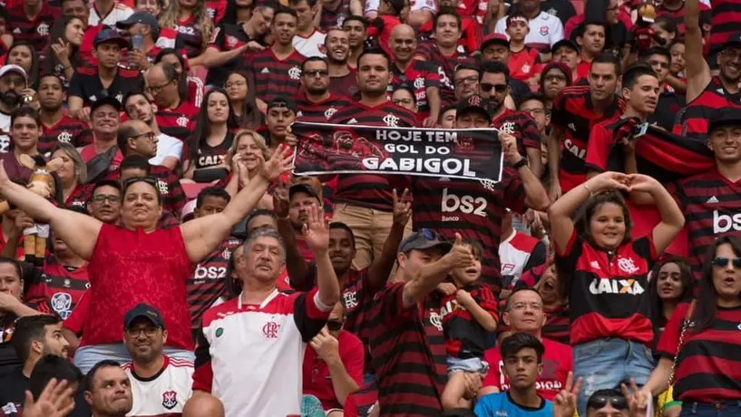 Periodista de Brasil sufrió acoso por aficionado de Flamengo durante enlace en vivo