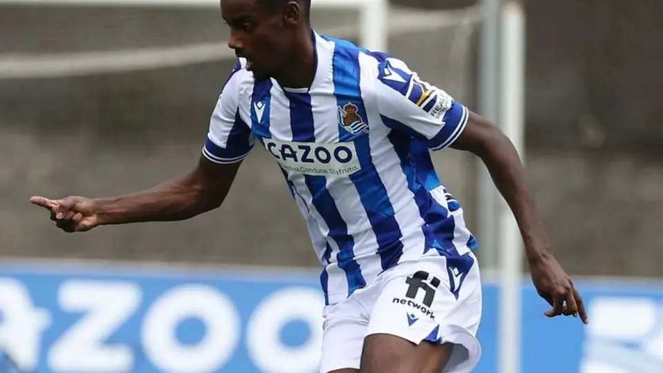 Alexander Isak se convirtió en nuevo delantero del Newcastle United