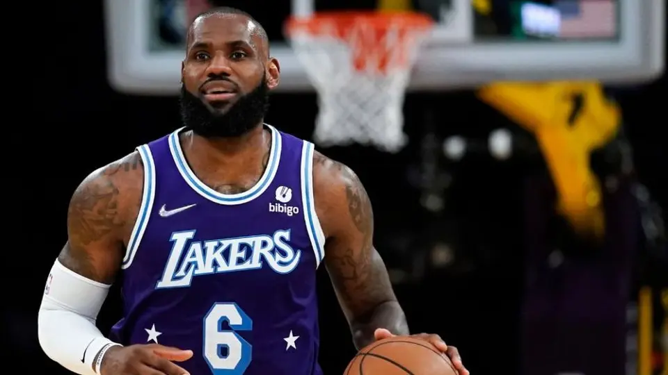 NBA: LeBron James renovará con los Lakers hasta 2025; sueña con jugar con su hijo