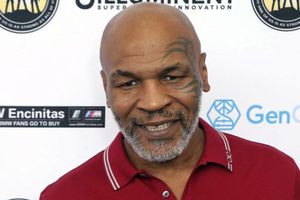 Mike Tyson: Presenció el Patriots vs Dolphins junto a Robert Kraft