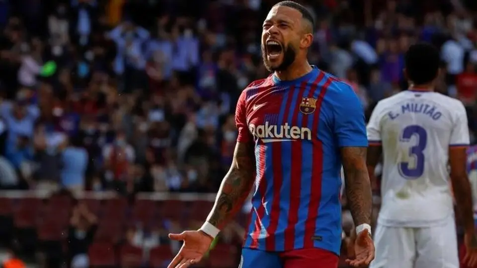 Barcelona: Memphis Depay no entra en planes del equipo