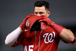 Joey Meneses: Primer doble del mexicano en Grandes Ligas ante Cubs