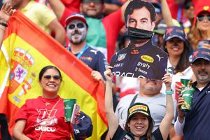 GP de México: Aficionada 'se rompió la pierna' por una aparatosa caída en el AHR