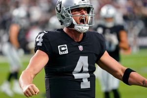 NFL: Raiders vencen 27-20 a Chargers gracias a la dupla Derek Carr - Davante Adams