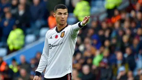 Cristiano Ronaldo ‘olvidó’ felicitar a Karim Benzema por obtener el Balón de Oro