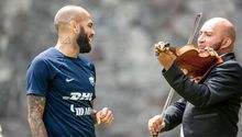 Pumas: Dani Alves celebra el 15 de septiembre cantando "Cielito Lindo"