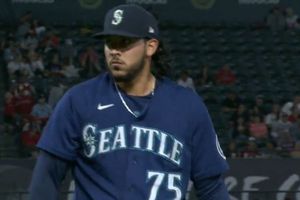 Andrés Muñoz: Retiró entrada ante los Angels con tres ponches en victoria de Mariners
