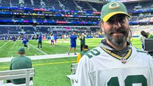 NFL: 'Gemelo' de Aaron Rodgers causó euforia en Londres previo al Packers vs Giants