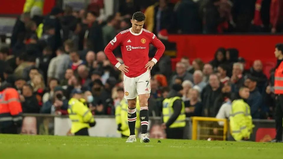Cristiano Ronaldo: Está dispuesto a reducir su salario para salir del Manchester United