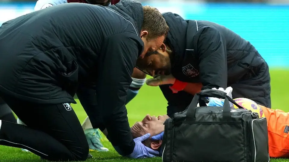 Qatar 2022: Dibu Martínez sufrió fuerte golpe en la cabeza durante juego