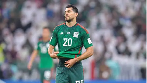 Vendedor se hace viral por sus descuentos en playeras del Tri: “Las remato para no quemarlas”