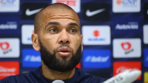 Dani Alves es investigado en Brasil por supuestos ingresos ilegales en su ONG