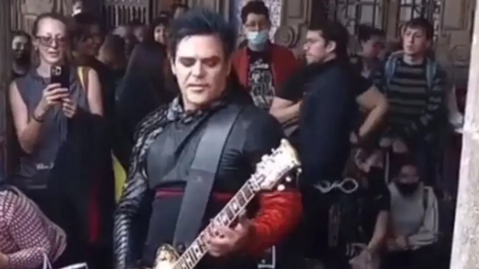 Richard Kruspe, guitarrista de Rammstein, dio un 'show' en el Zócalo