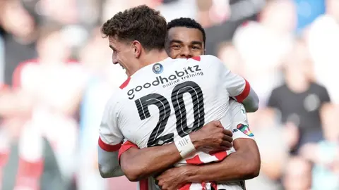 Eredivisie: Erick Gutierrez juega los 90 minutos y el PSV golea al Utrecht